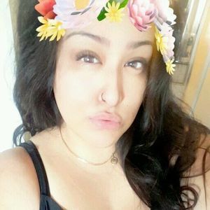 Meet your Posher, Deyanira